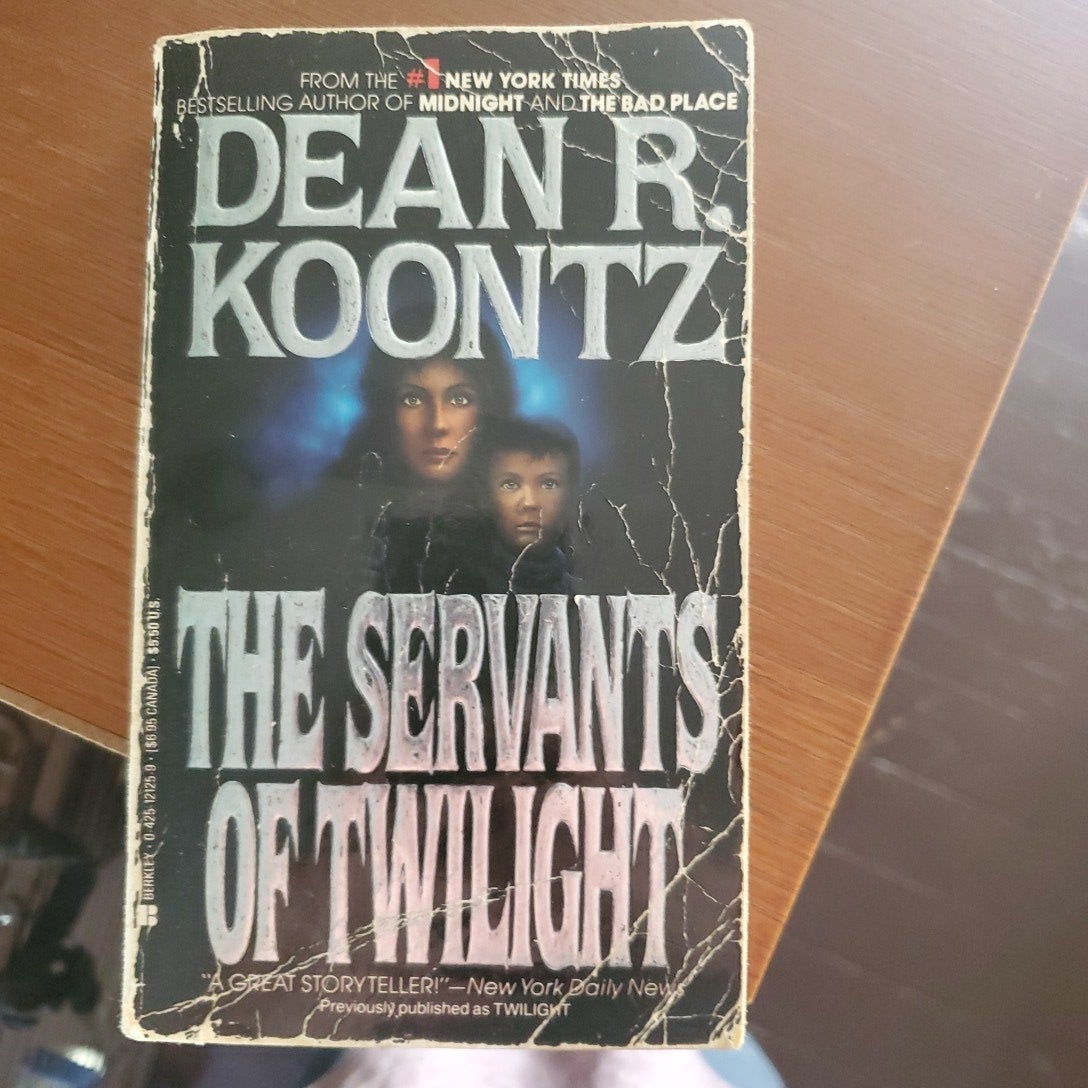 The Servants of Twilight by Dean Koontz , Paperback | Pangobooks