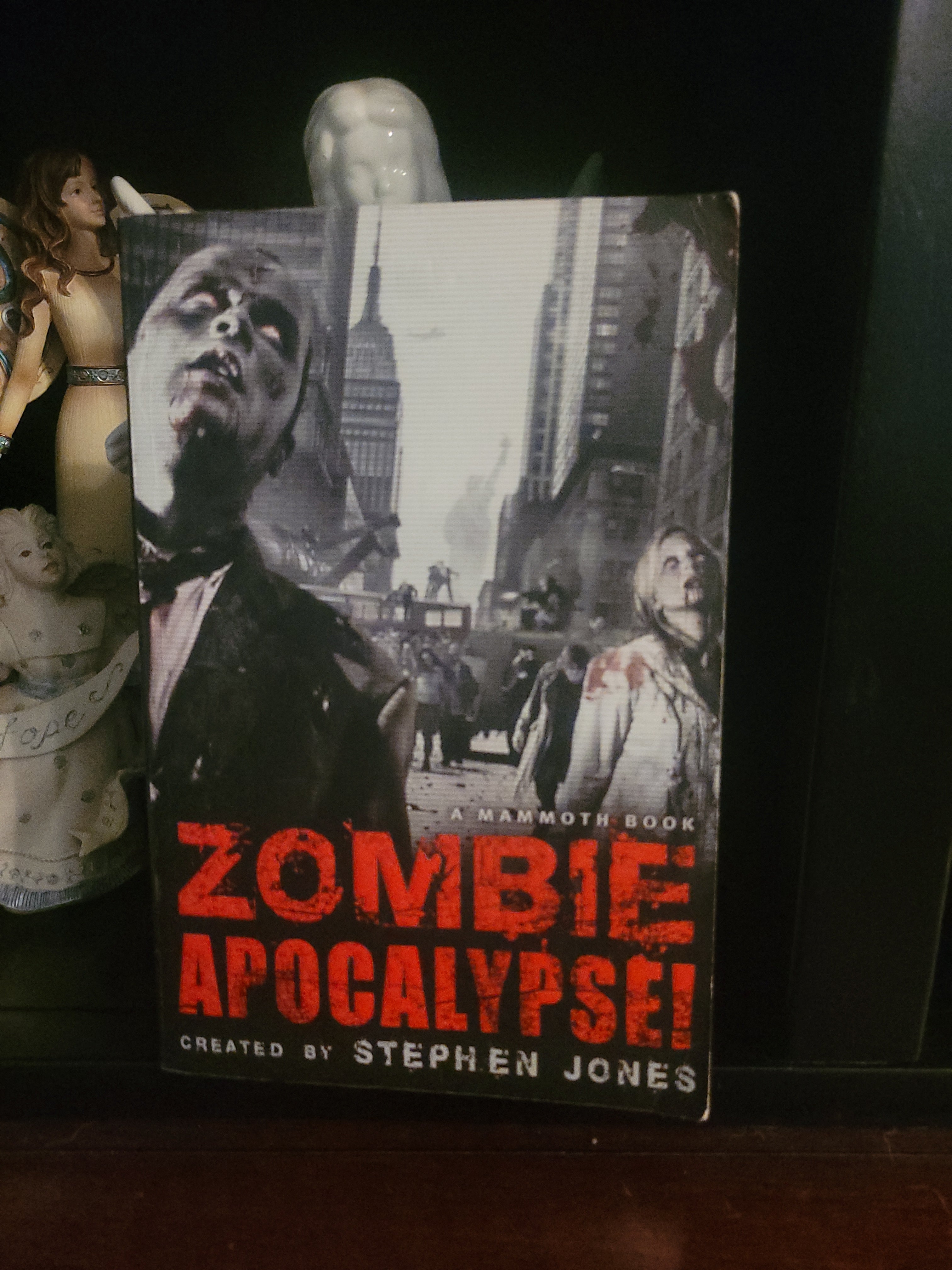 The Mammoth Book of Zombie Apocalypse!