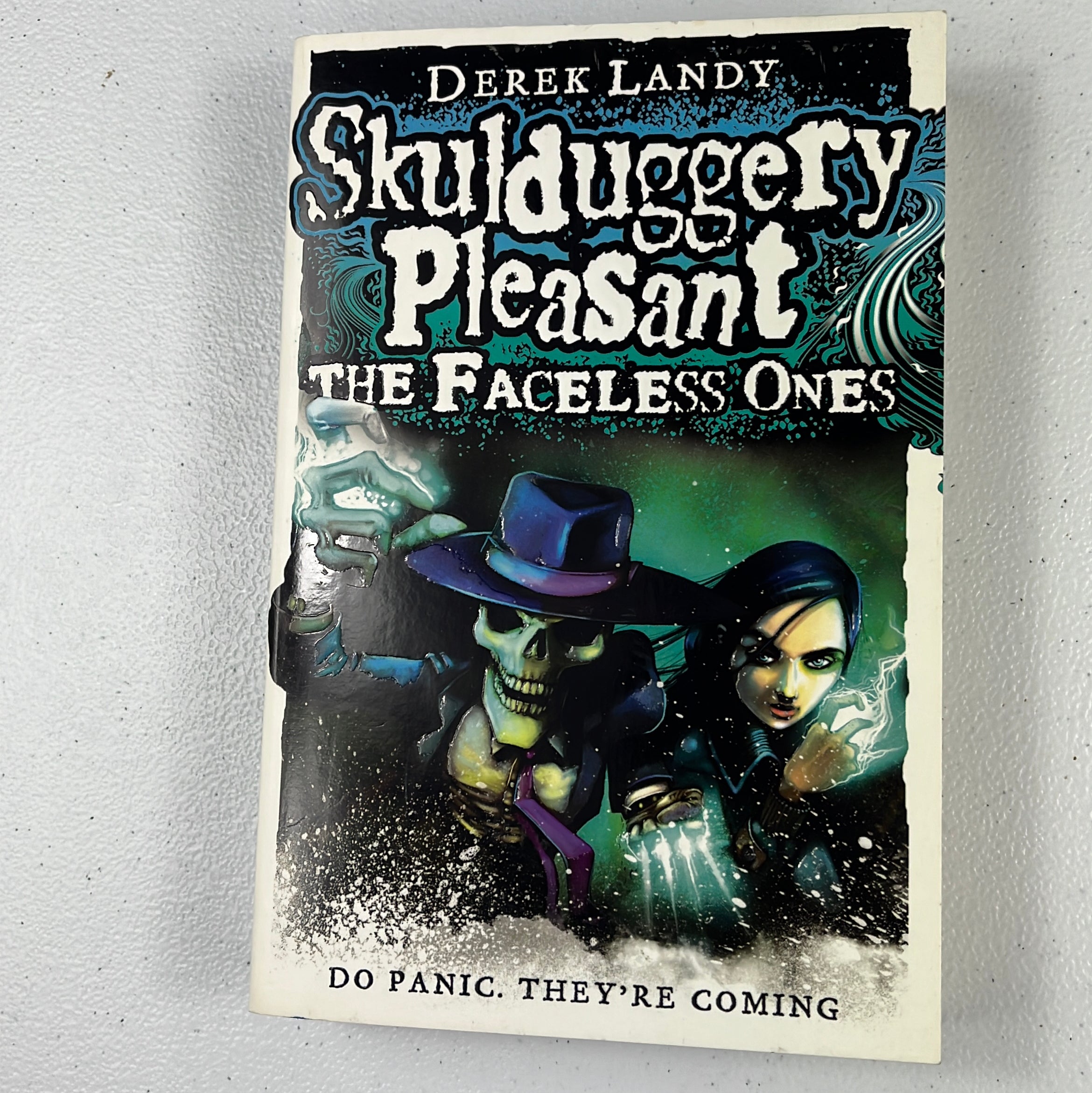 The Faceless Ones (Skulduggery Pleasant, Book 3)