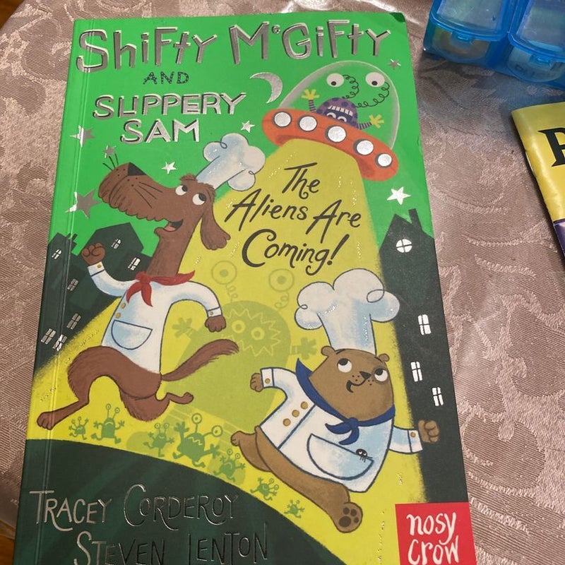 Shifty Mcgifty and Slippery Sam: the Aliens Are Coming!: Two-Colour Fiction for 5+ Readers