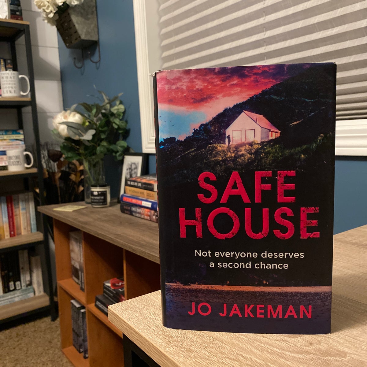 Safe House by Jo Jakeman, Hardcover Pangobooks