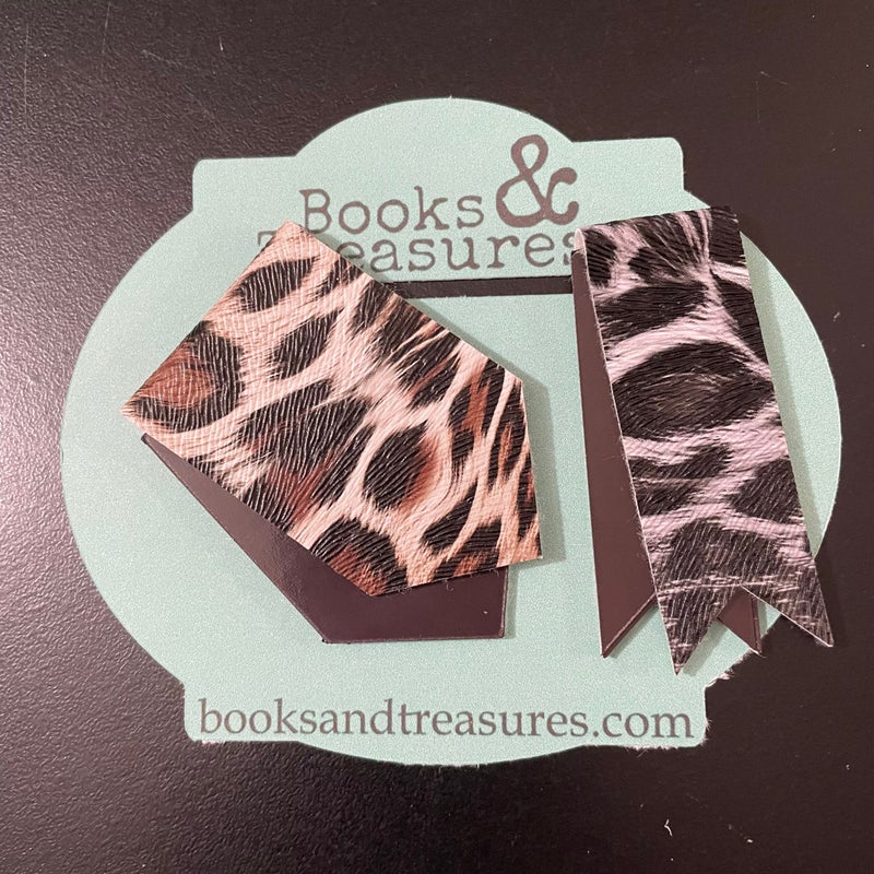 Magnetic Faux Leather Bookmarks in Lepord Print 