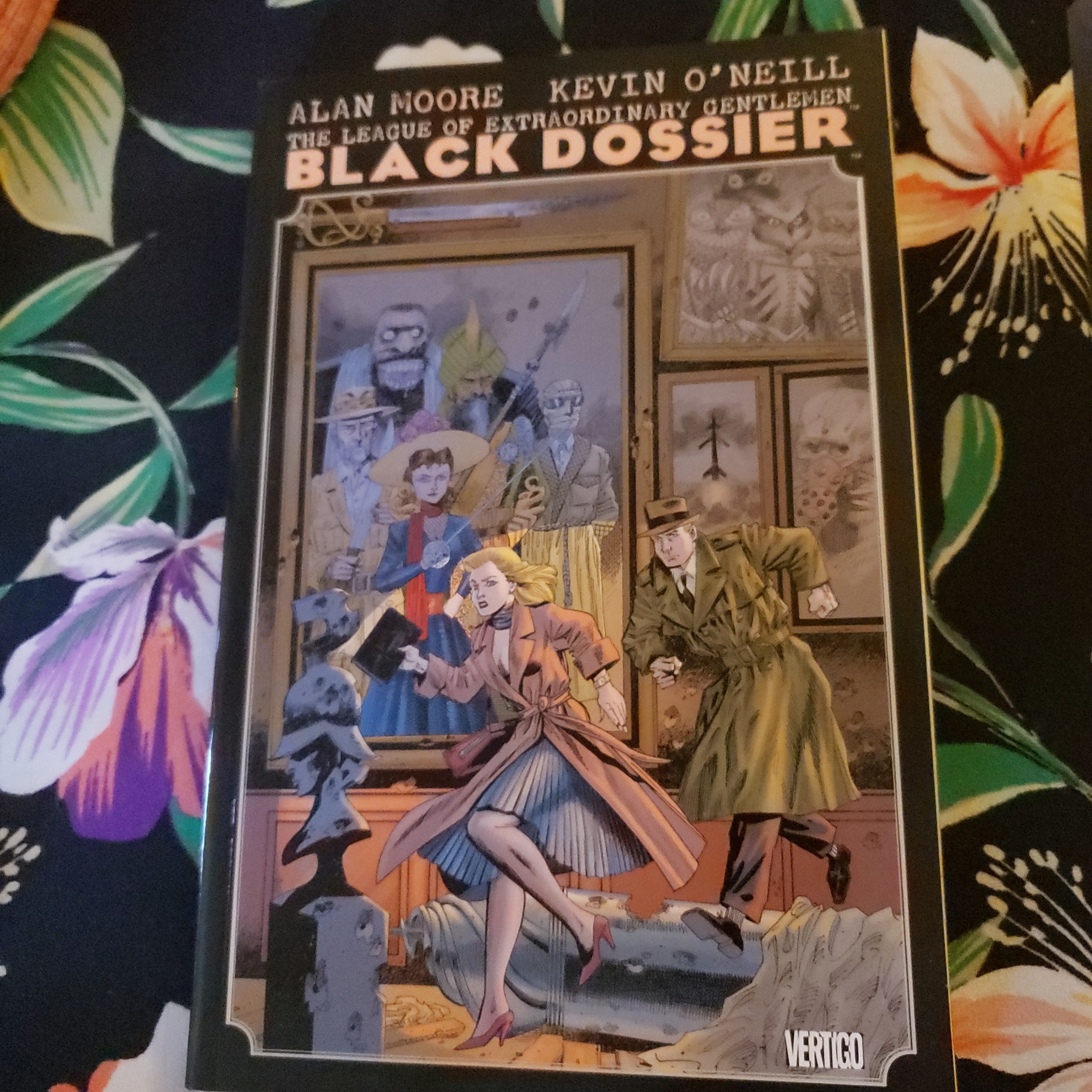 League of Extraordinary Gentlemen: the Black Dossier