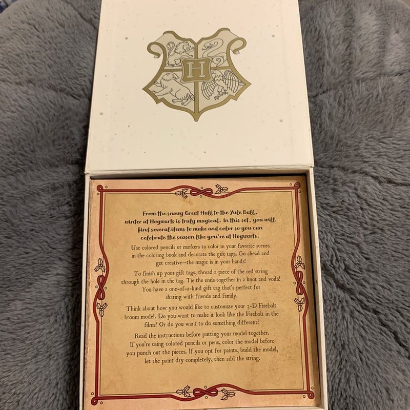 Harry Potter: Winter at Hogwarts: a Magical Coloring Set
