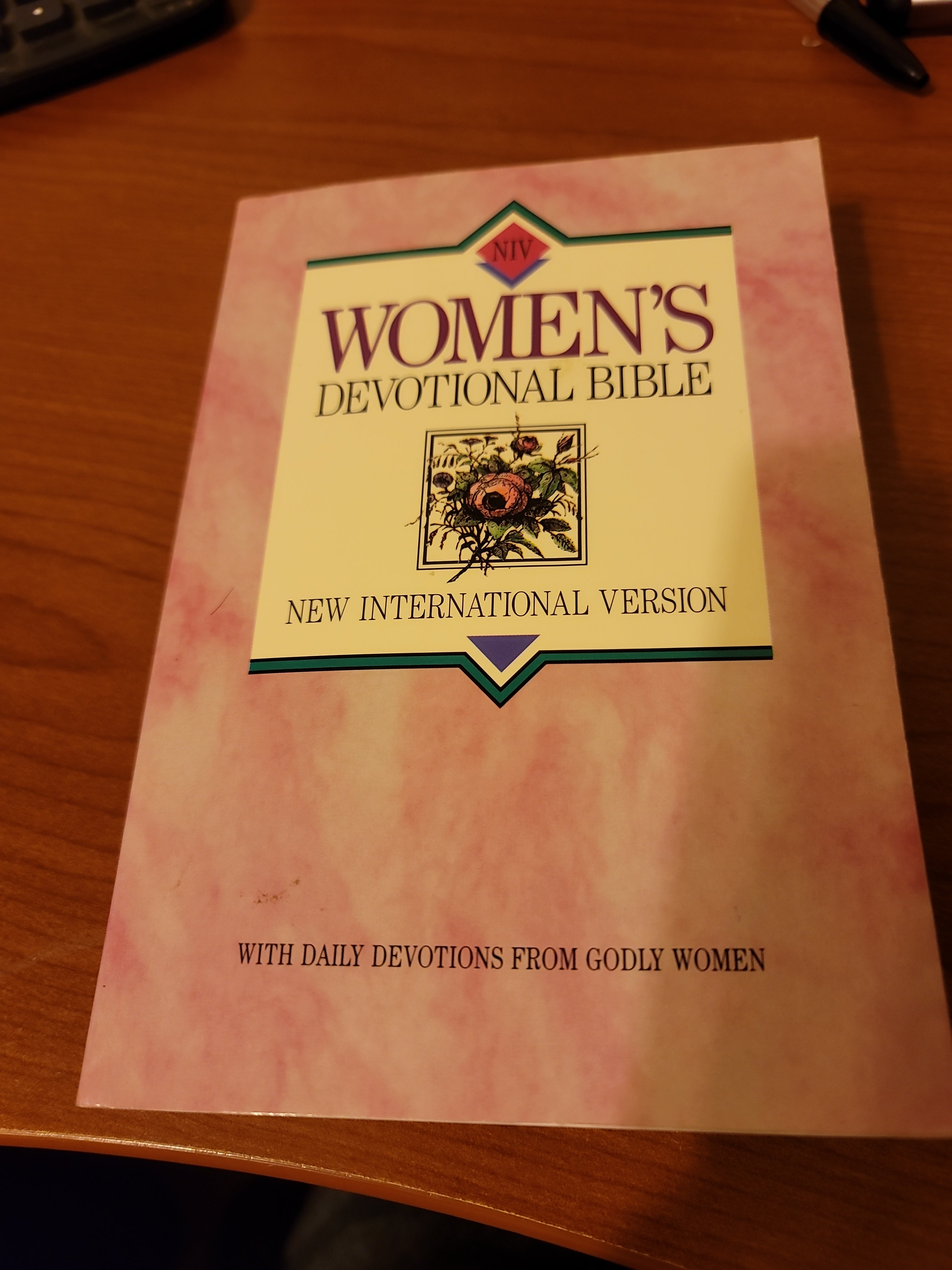 NIV Women's Devotional Bible, Compact