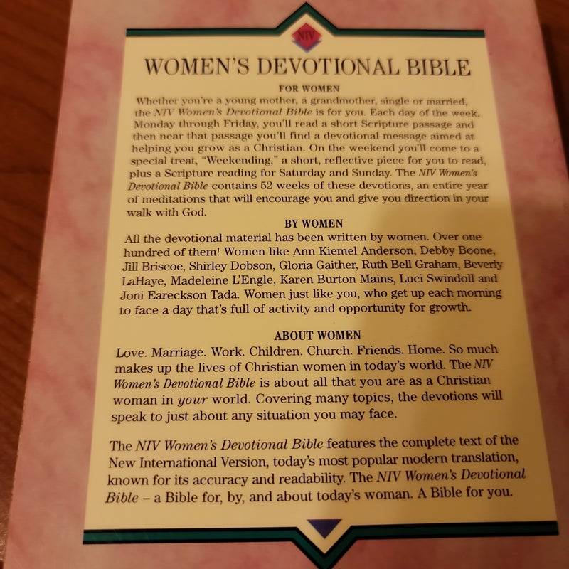 NIV Women's Devotional Bible, Compact