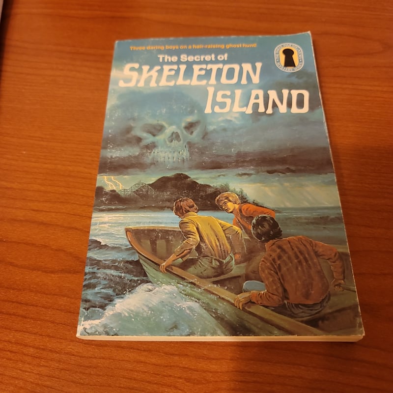 The Secret of Skeleton Island by Robert Arthur; Alfred Hitchcock ...
