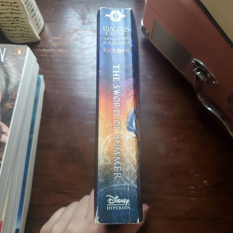 Magnus Chase and the Gods of Asgard Book 1 the Sword of Summer (Magnus Chase and the Gods of Asgard Book 1)