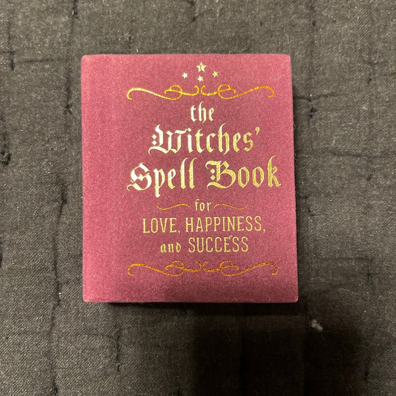 The Witches' Love Spell Book by Cerridwen Greenleaf