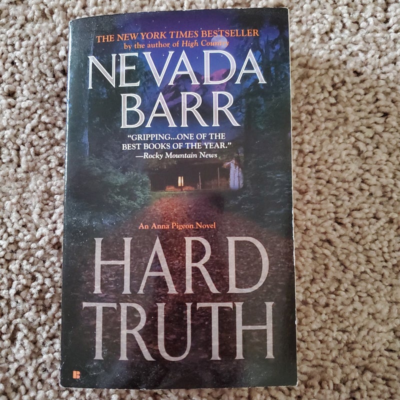 Hard Truth (Anna Pigeon Mysteries)