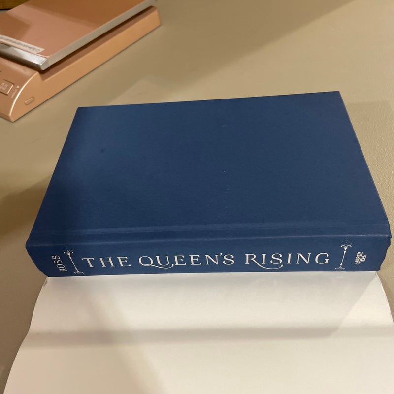 The Queen's Rising-HC-4 star reading