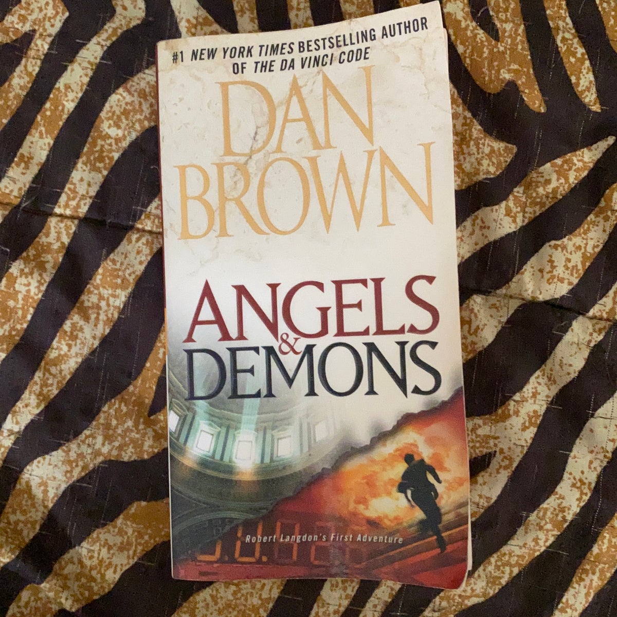 Angels & Demons (Robert Langdon, #1) by Dan Brown