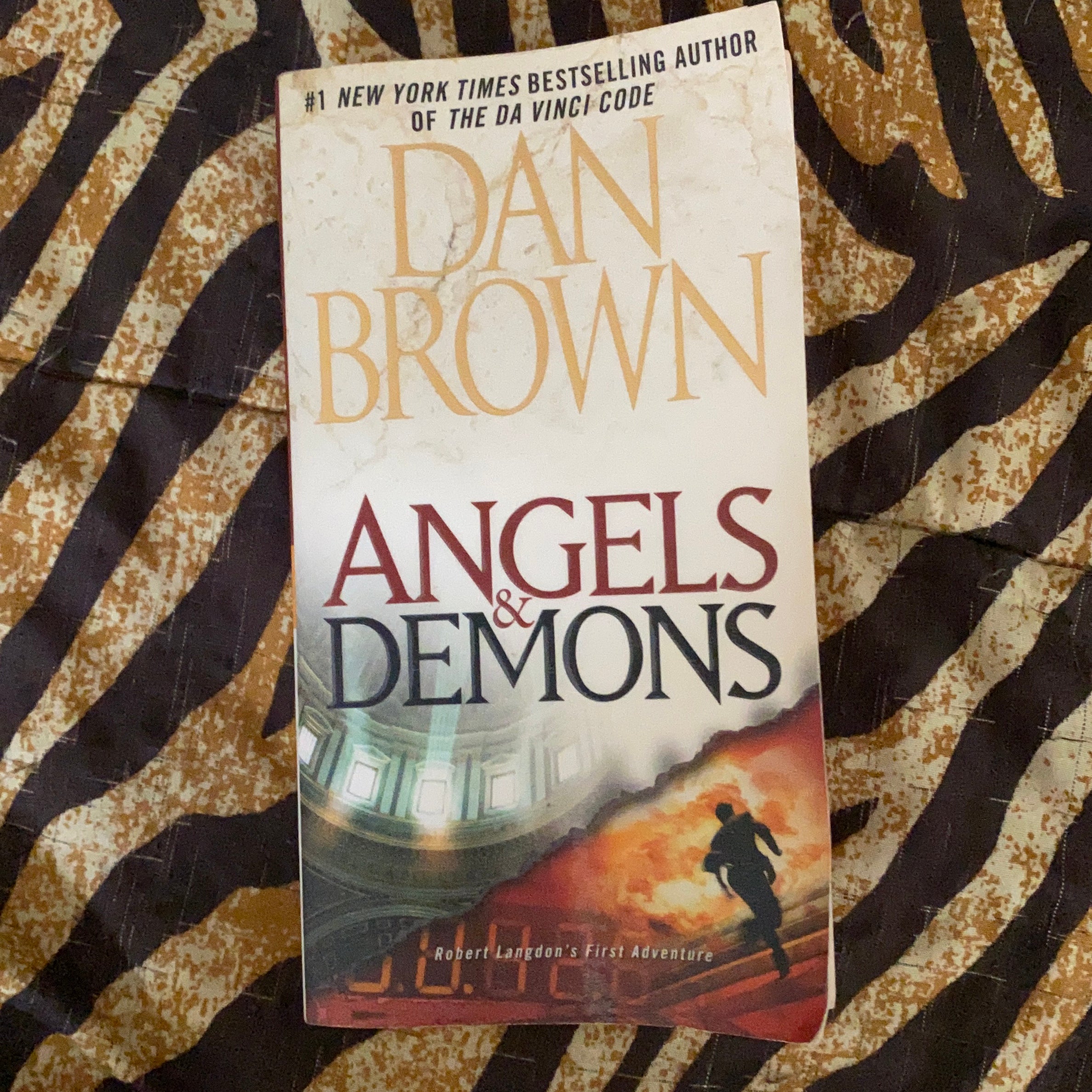 Pangobooks　Brown,　Demons　Angels　Dan　by　Paperback