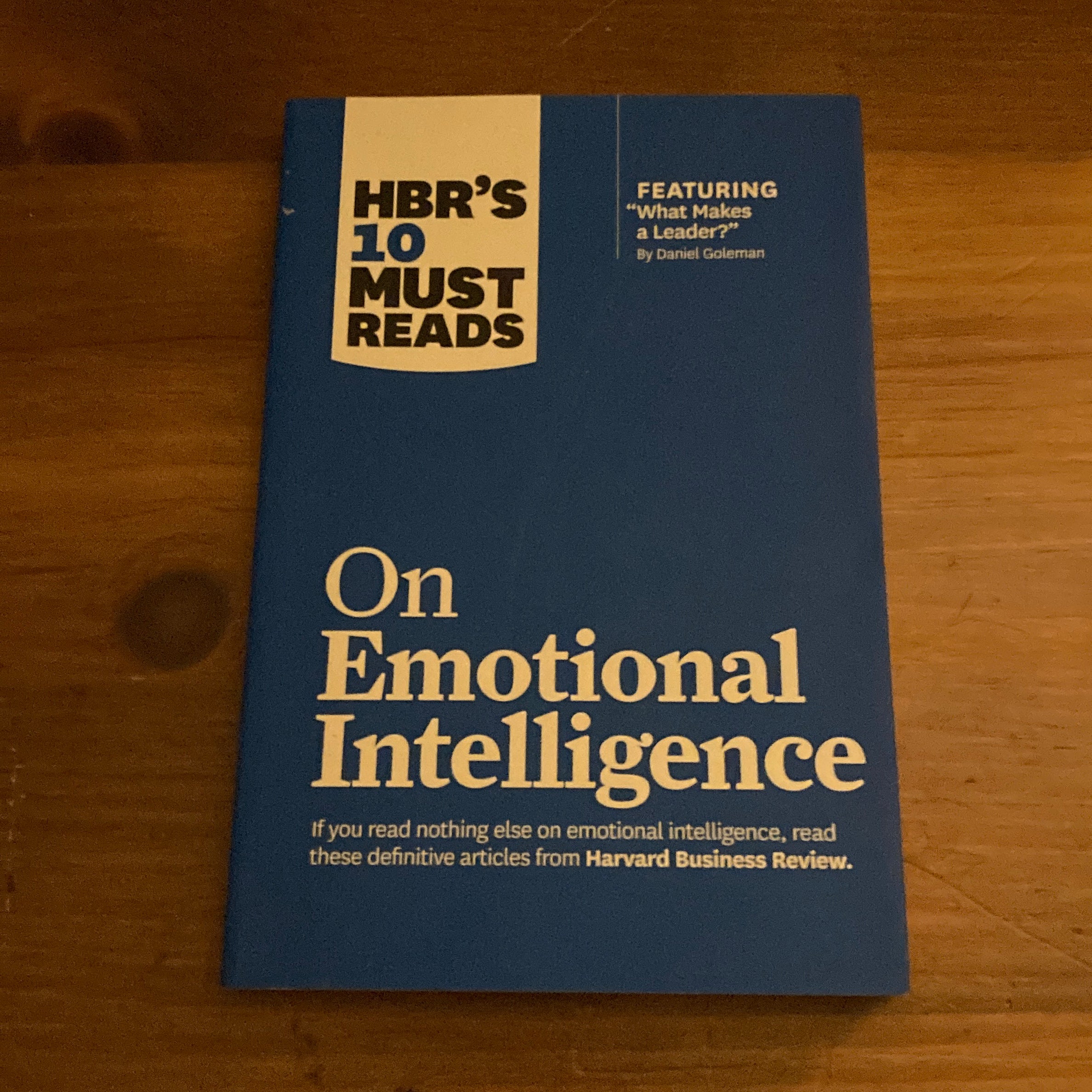 HBR's 10 Must Reads on Emotional Intelligence (with Featured Article What Makes a Leader? by Daniel Goleman)(HBR's 10 Must Reads)