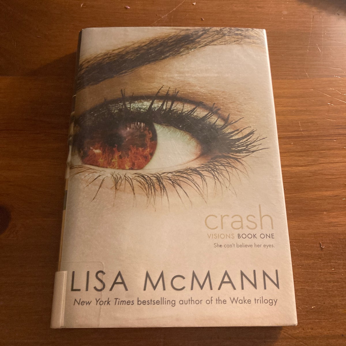 Crash by Lisa McMann, Hardcover | Pangobooks