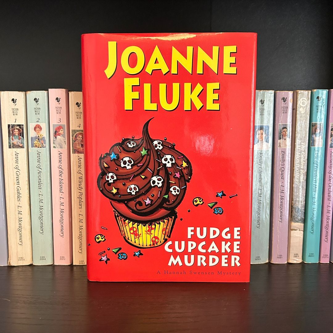 Fudge Cupcake Murder