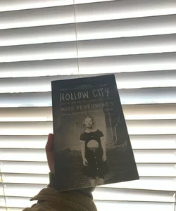 Hollow City: Miss Peregrines Home For Peculiar Children