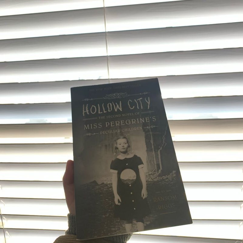 Hollow City: Miss Peregrines Home For Peculiar Children