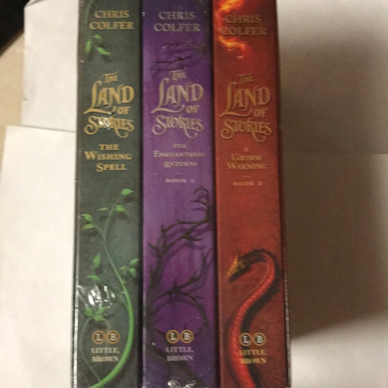The Land of Stories Paperback Gift Set