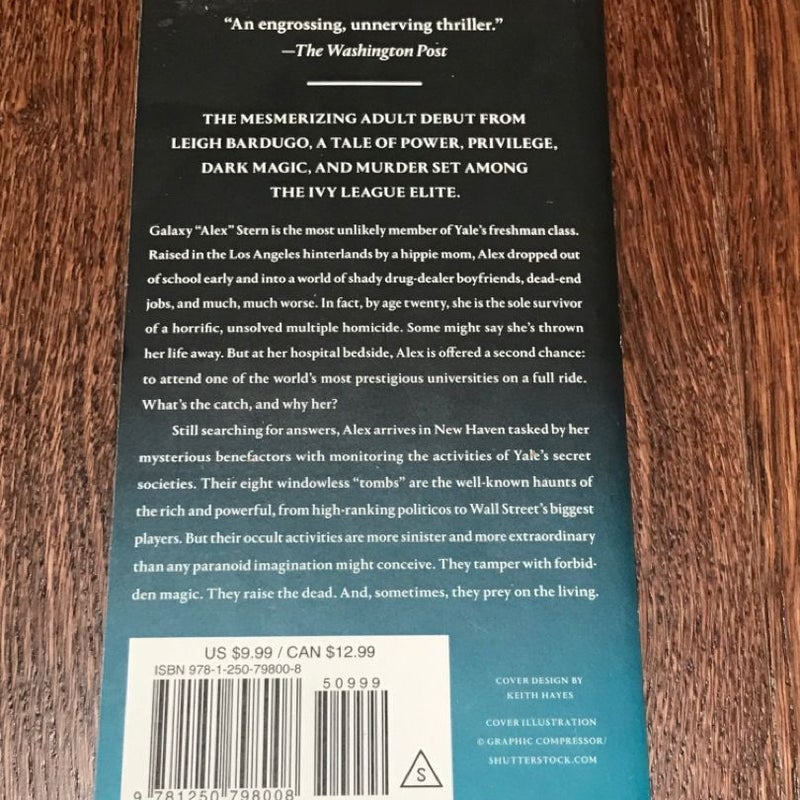 Ninth House, Paperback, Leigh Bardugo , Dark Academia Fantasy