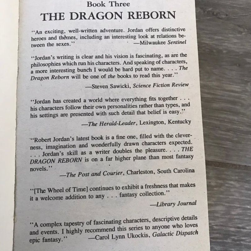 THE DRAGON REBORN (#3) The Wheel Of Time, Robert Jordan VTG 1992 PAPERBACK
