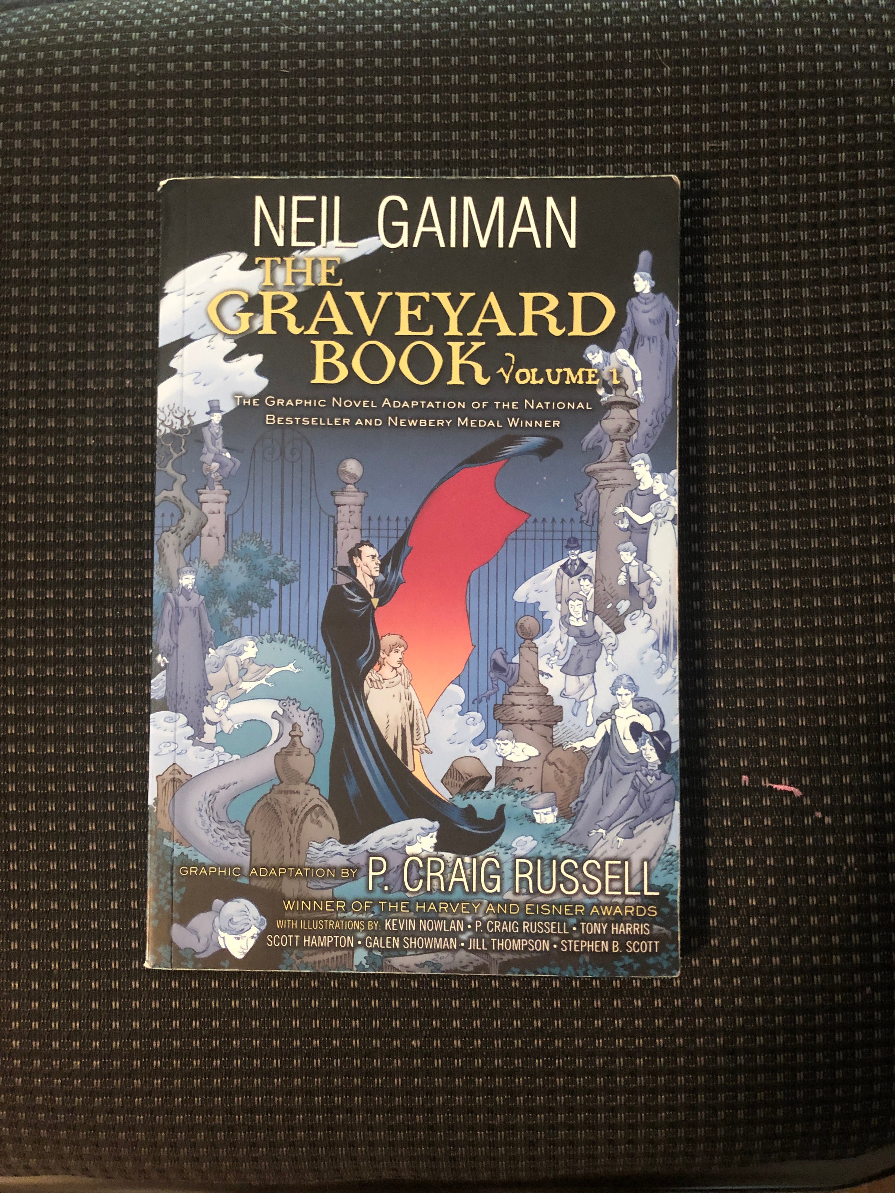 The Graveyard Book Graphic Novel: Volume 1