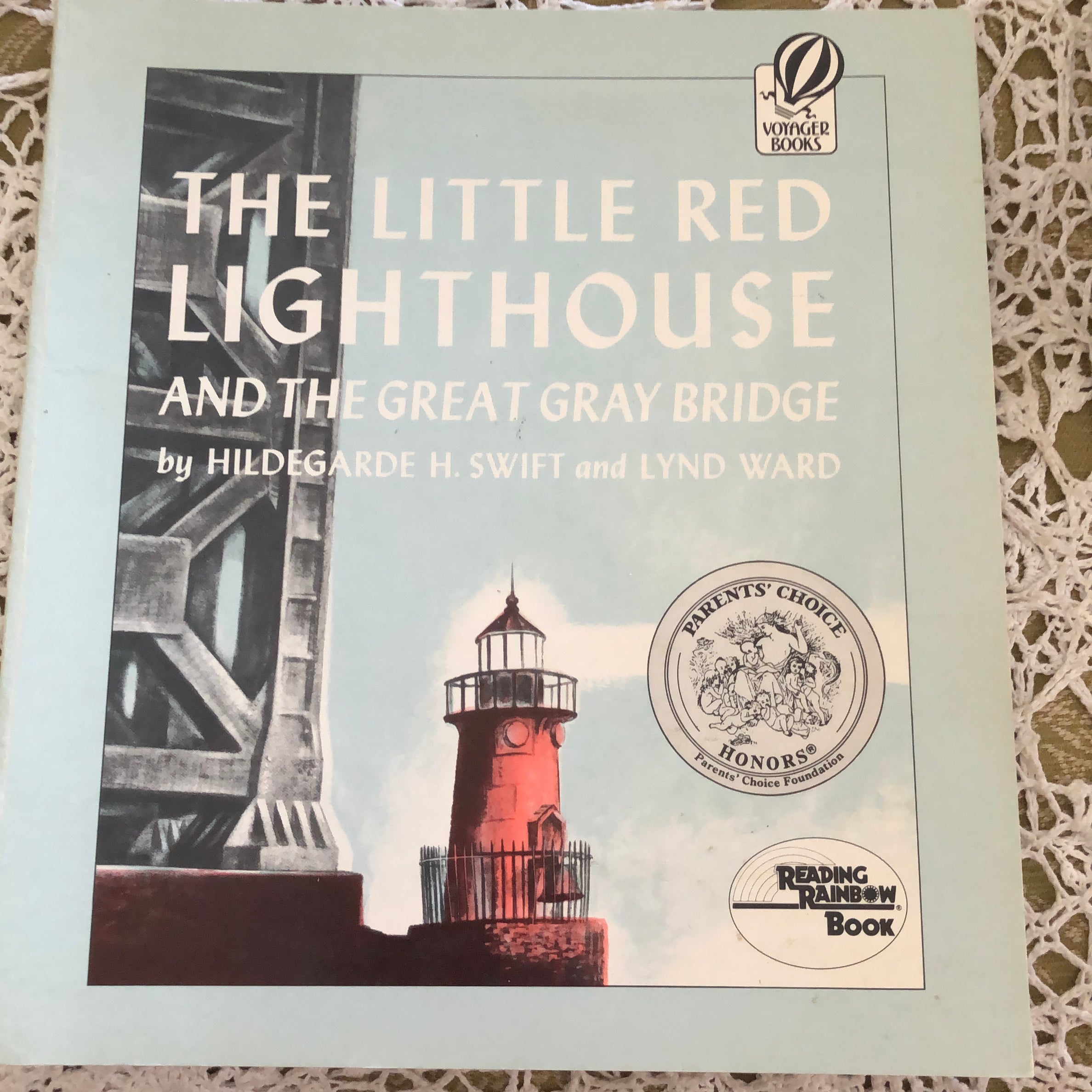 The Little Red Lighthouse and the Great Gray Bridge