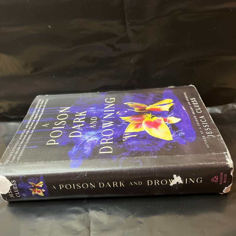 A Poison Dark and Drowning (Kingdom on Fire, Book Two)