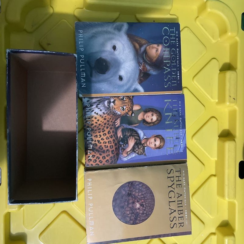 3 in1 book- The golden compass/ the subtle knife/ the amber spyglass