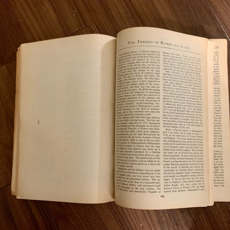 Shakespeare: Twenty-three Plays And The Sonnets