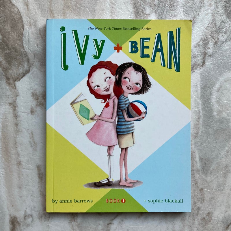 Ivy & Bean Book 1 (Ivy and Bean Books, Books for Elementary School)