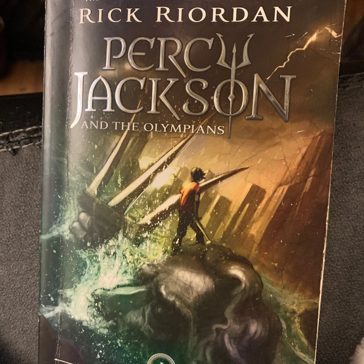 The Lightning Thief (Percy Jackson and the Olympians, Book One) by Rick ...
