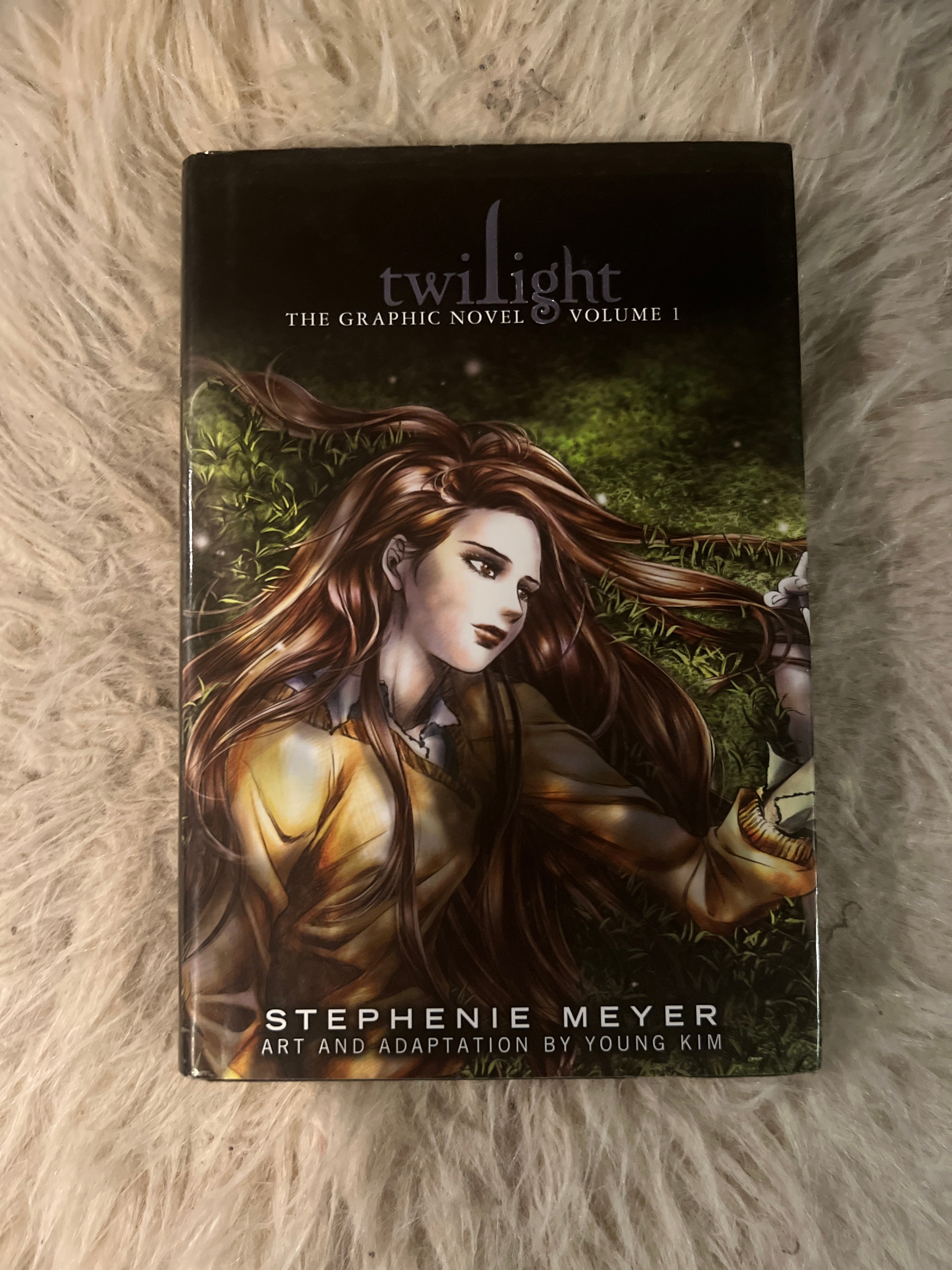 Twilight: the Graphic Novel, Vol. 1