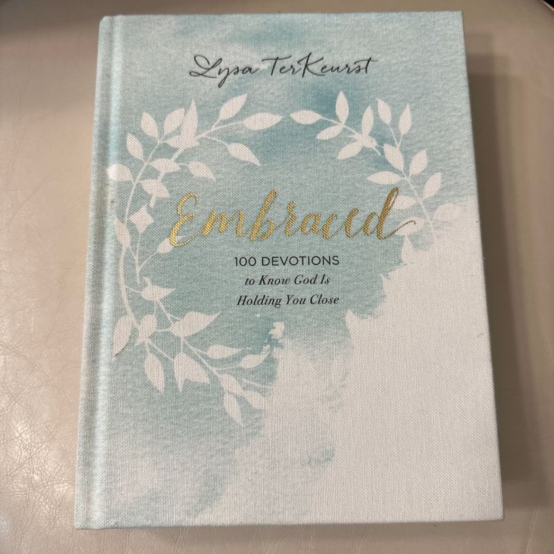 Embraced by Lysa TerKeurst, Hardcover Pangobooks