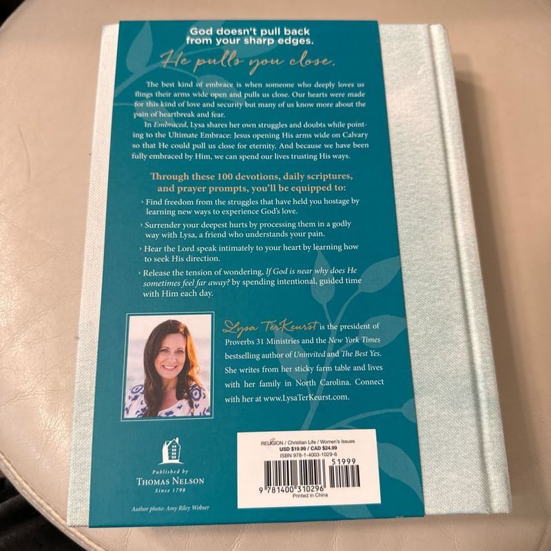 Embraced by Lysa TerKeurst, Hardcover Pangobooks