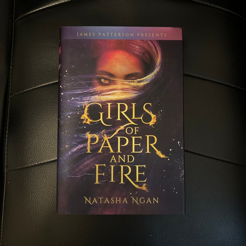 Girls of Paper and Fire (Signed Special Owlcrate Edition)