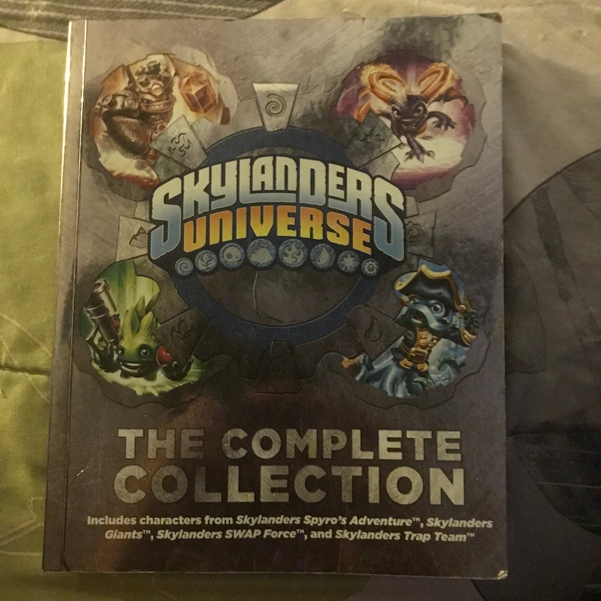 Skylanders Trap Team: Master Eon's Official Guide (Skylanders Universe)