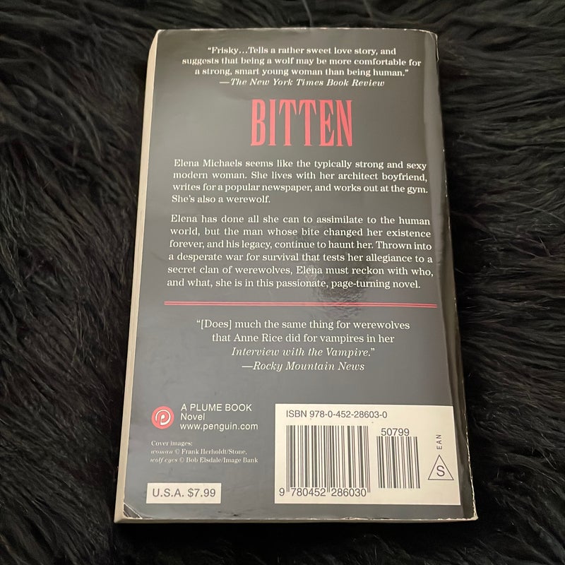 Bitten (Women of the Otherworld, Book 1)