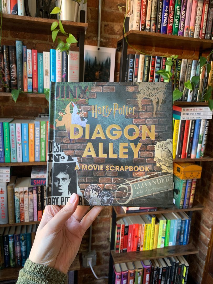 Harry Potter: Diagon Alley: a Movie Scrapbook