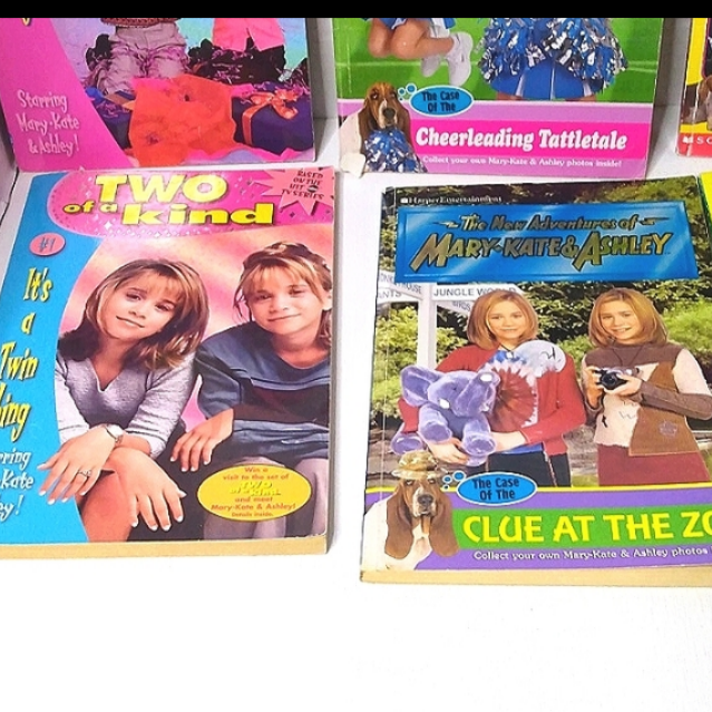 Mary-kate and Ashley books (8)