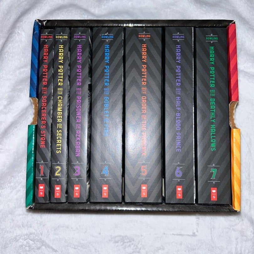 Harry Potter Books 1-7 Special Edition Boxed Set by J.K. Rowling (English)  Paper