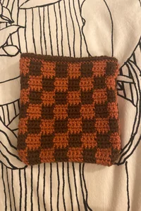 Checkered Crochet Kindle Sleeve 