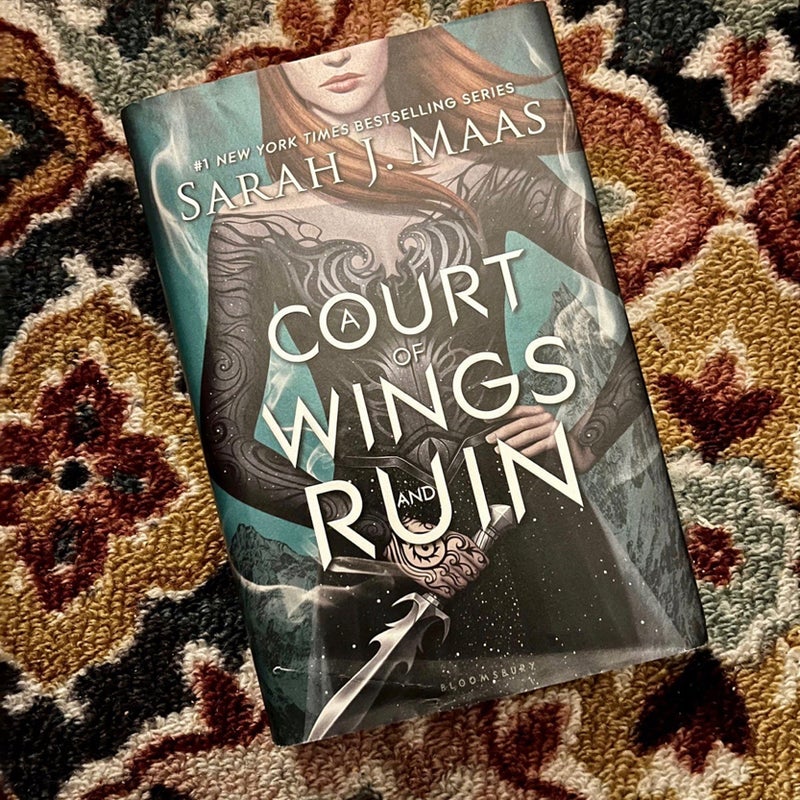 A Court Of Wings and Ruin (original cover) 