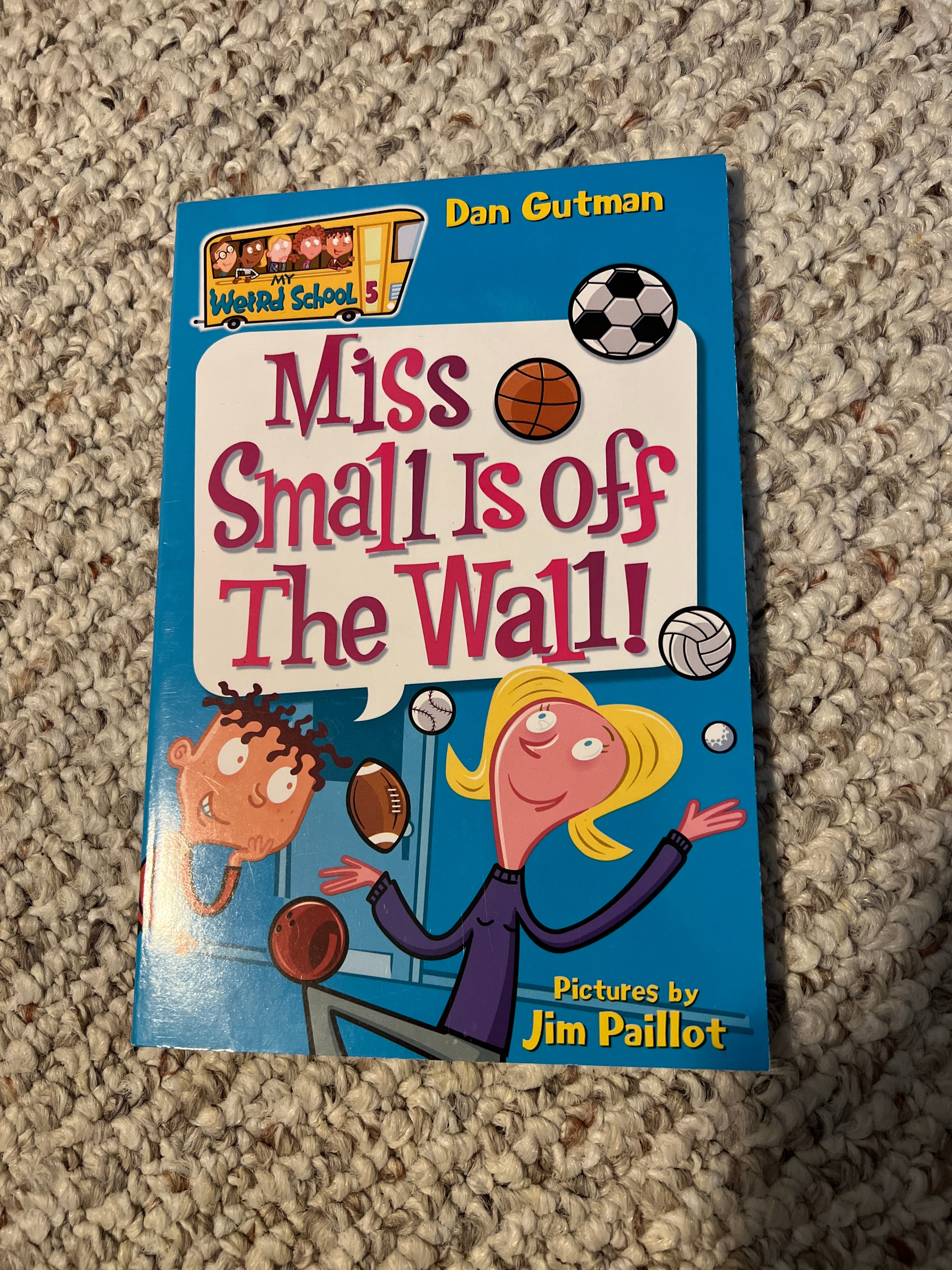 My Weird School #5: Miss Small Is off the Wall!