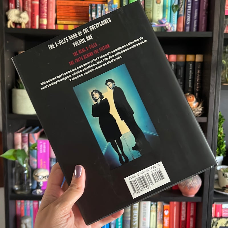 The X Files Book of The Unexplained bundle