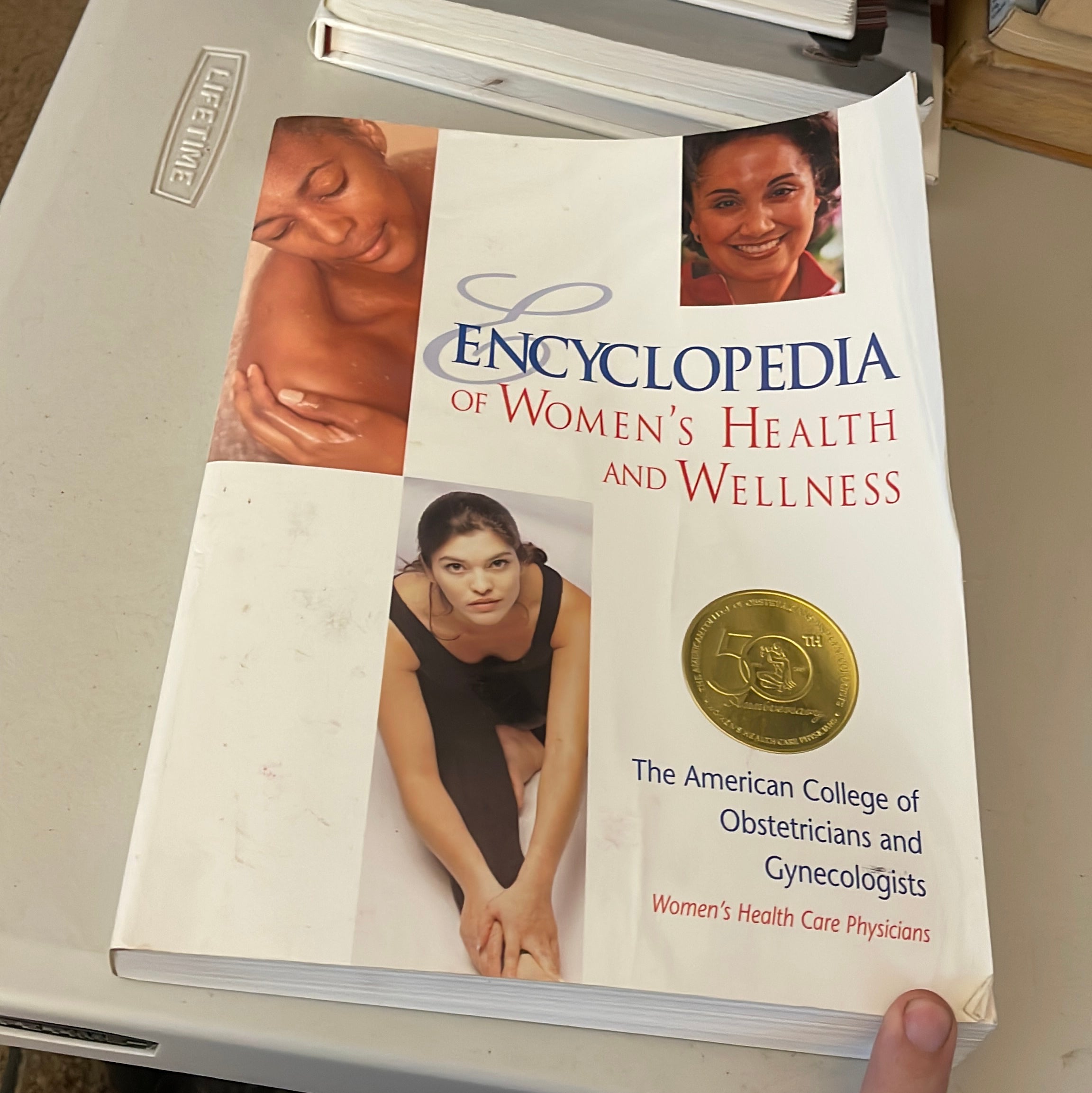 Encyclopedia　Wellness　by　of　College　and　of　Obstetricians　Women's　Staff,　Paperback　Pangobooks　Health　American　and　Gynecologists