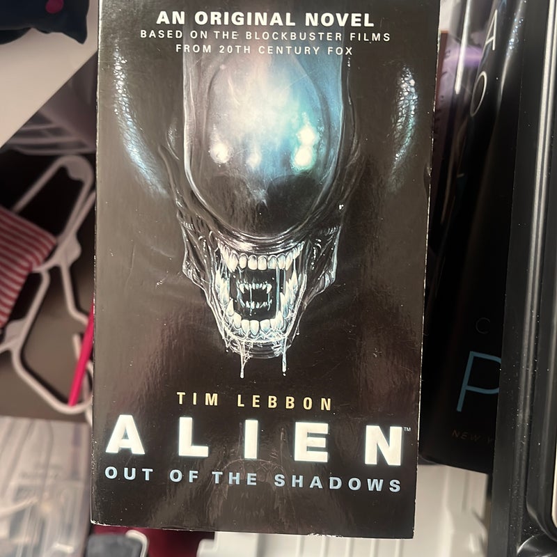 Alien - Out of the Shadows (Book 1)