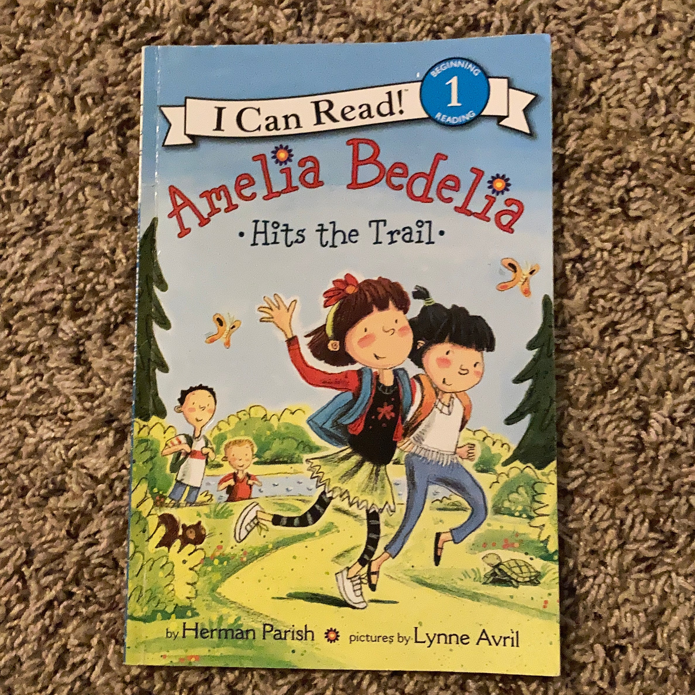 Amelia Bedelia Hits the Trail