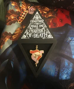DEATHLY HALLOWS wooden box with enamel pin