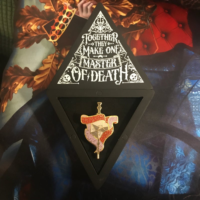 DEATHLY HALLOWS wooden box with enamel pin